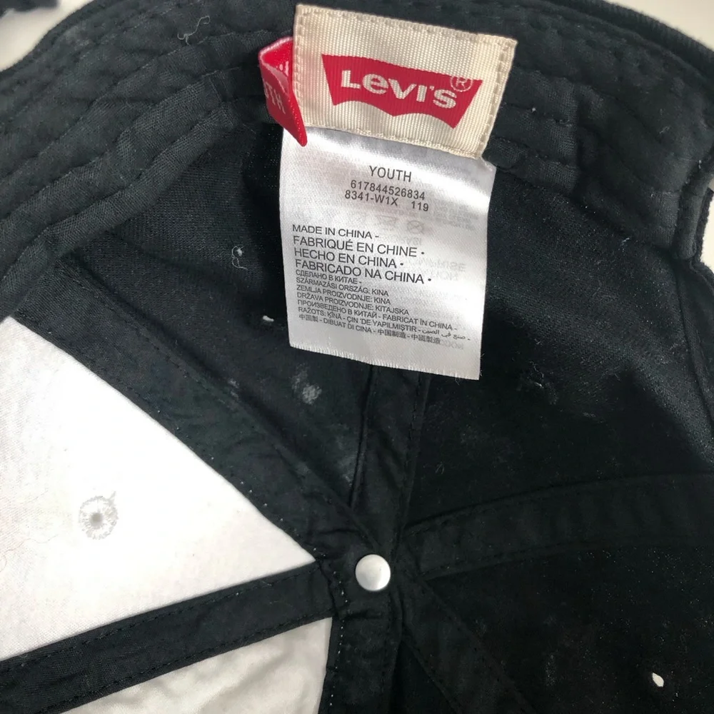 Levis black white